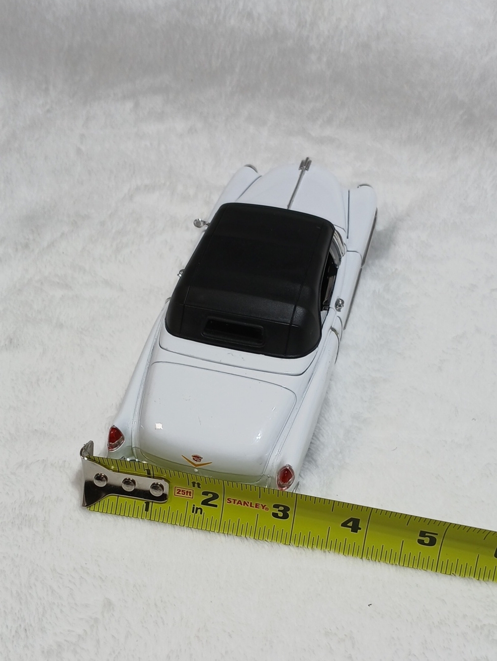 Welly 1953 Cadillac Eldorado Convertible diecast model - Picture 12 of 13